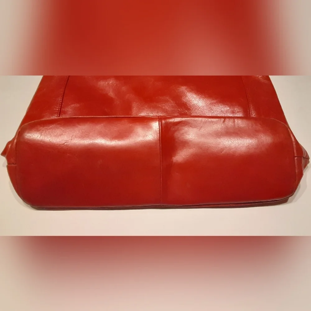 Victor Shoulder Bag